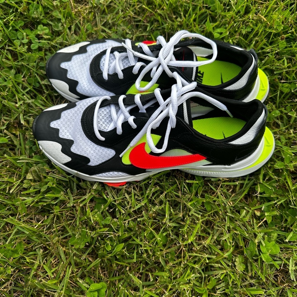 Nike Air ZOOM Black and White Athletic Shoes with Modern Silhouette